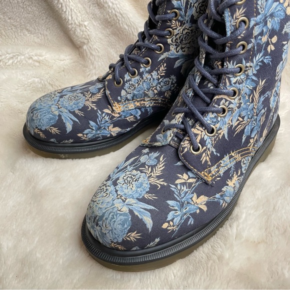 Dr. Martens Beckett Blue Floral Canvas Boots - Picture 5 of 12